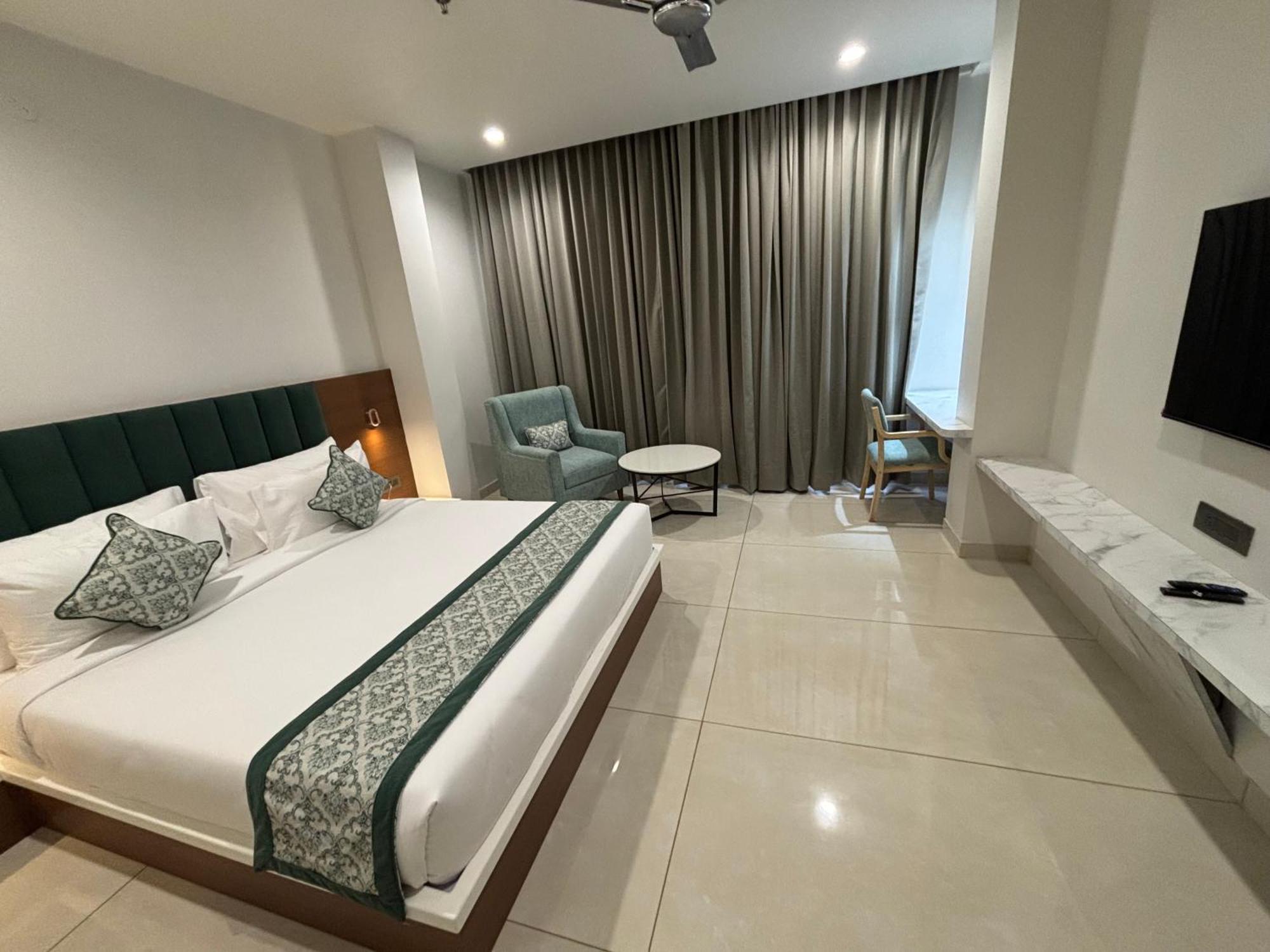Hotel The Crown Inn Jhunjhunu Exterior photo