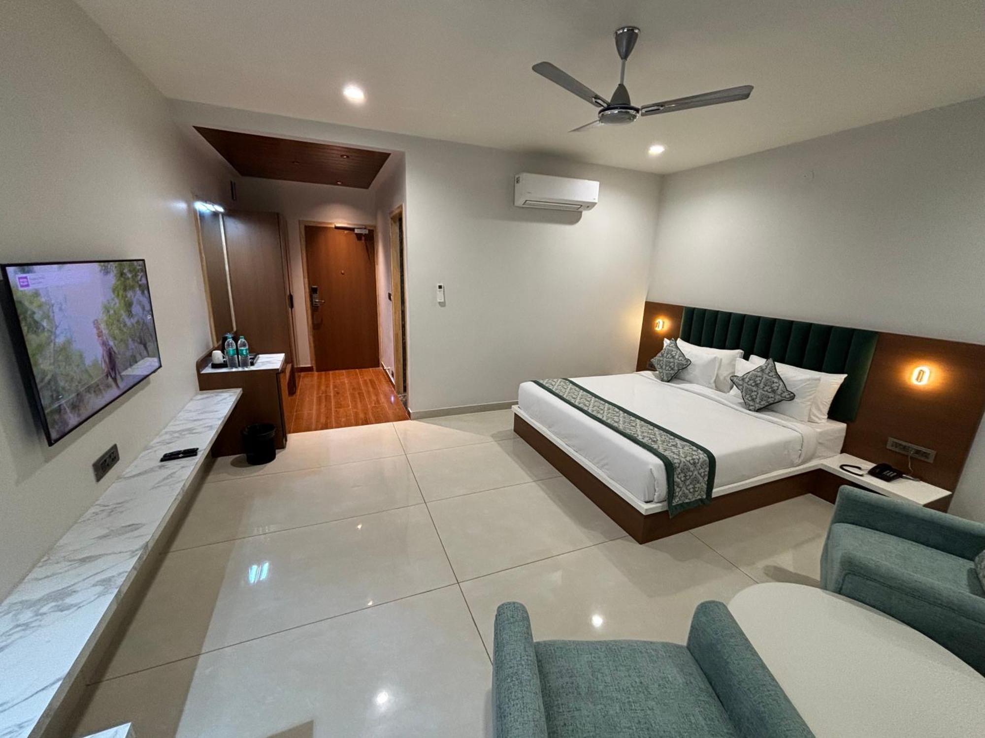 Hotel The Crown Inn Jhunjhunu Exterior photo